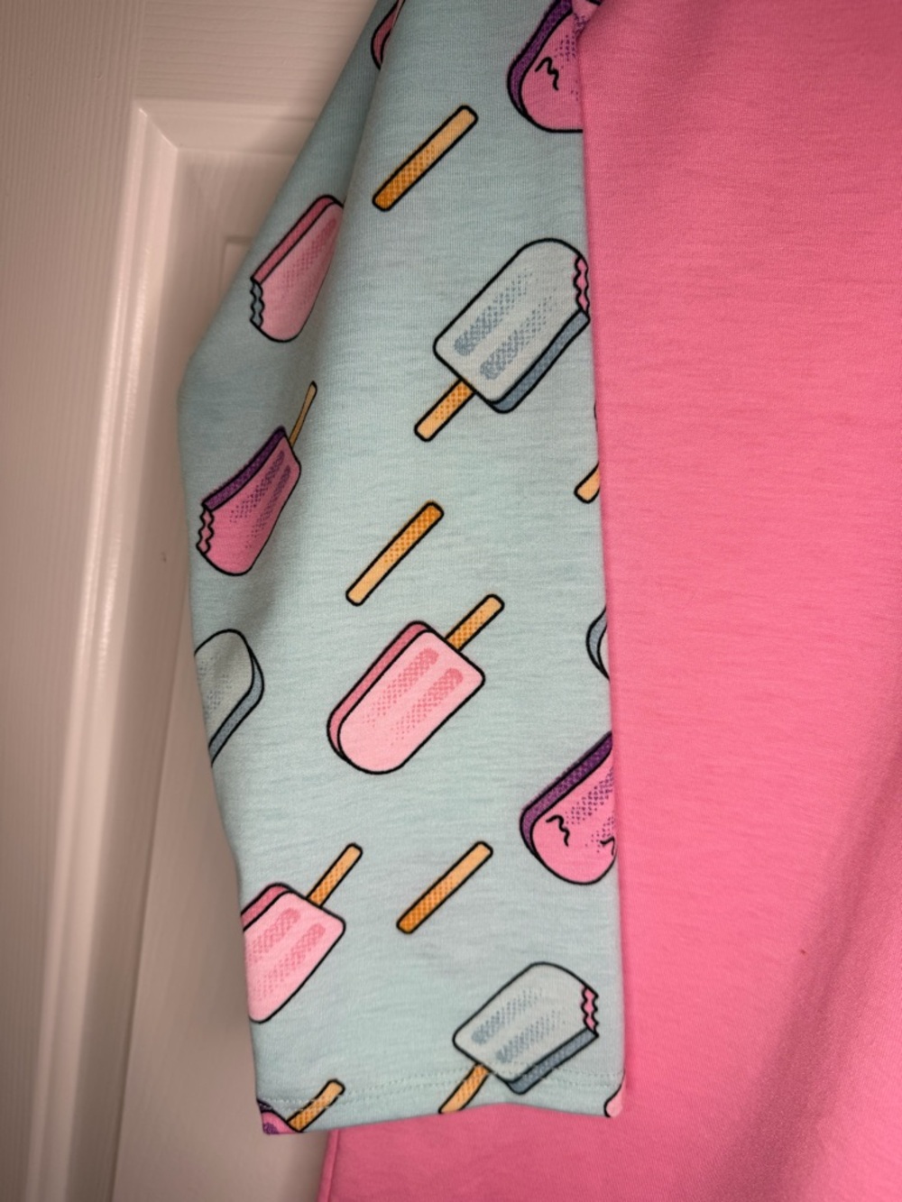 LuLaRoe Pink Top with Mint Trim and Fun Popsicle Print NWT size Small - Picture 4 of 6